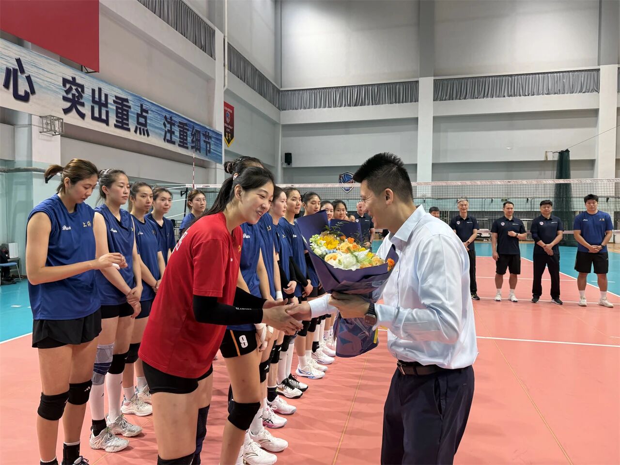 188金宝博app下载
领导赴运动队看训及慰问亚运会参赛人员 (2).jpg