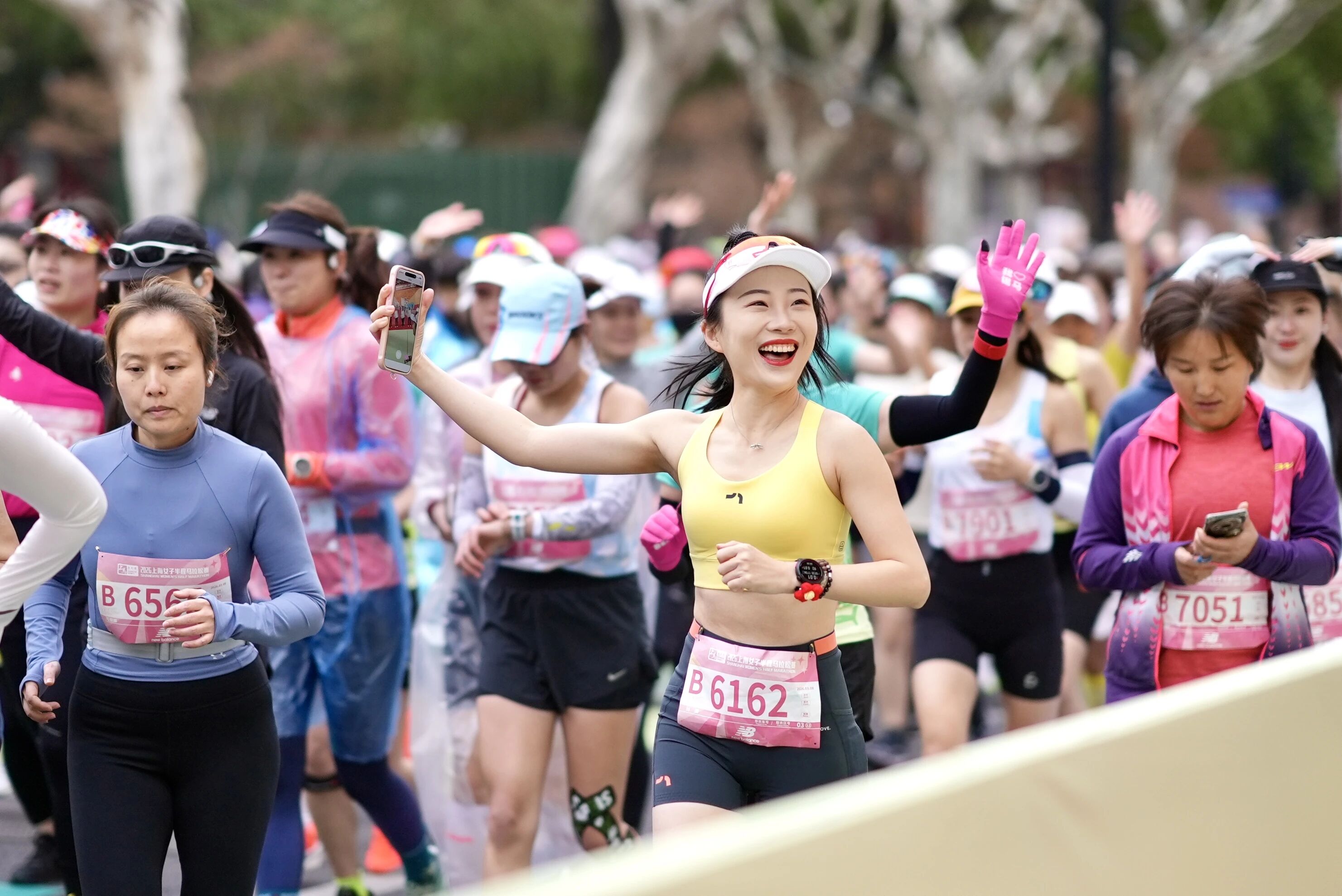 不负春光 美“砺”绽放 2026上海女子半程马拉松鸣枪起跑 (8).jpg
