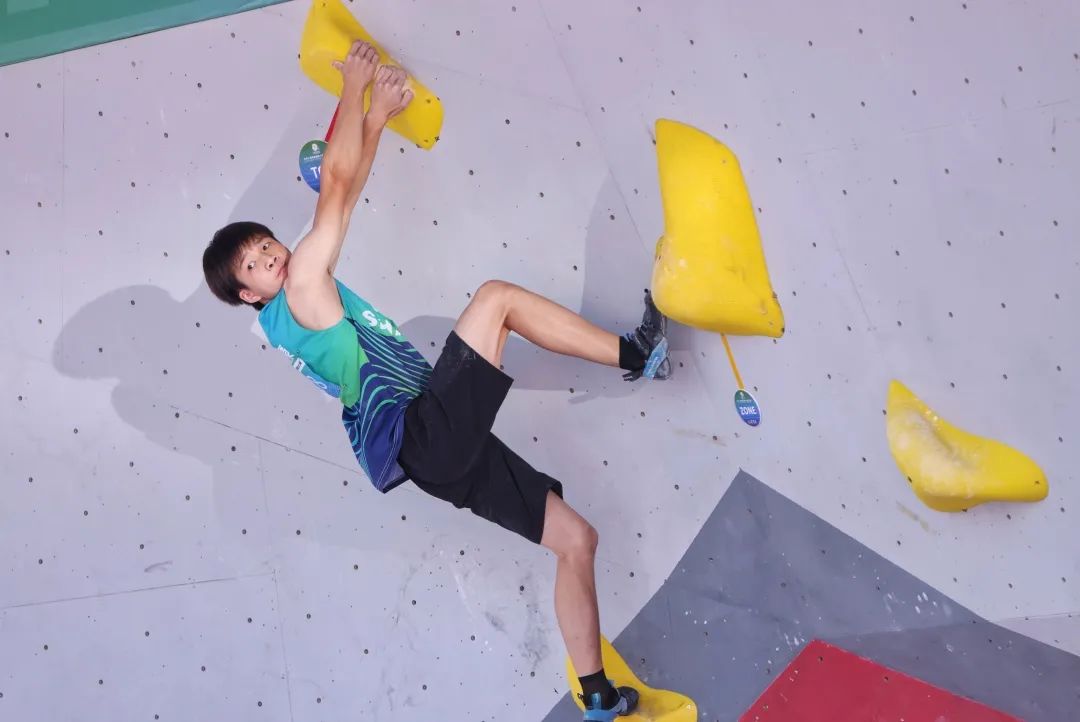 01攀岩.jpg 01攀岩.jpg